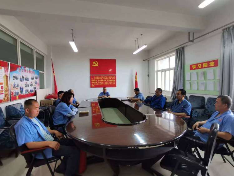 運(yùn)輸采供黨支部召開(kāi)黨員大會(huì)，組織主題教育集中學(xué)習(xí)。